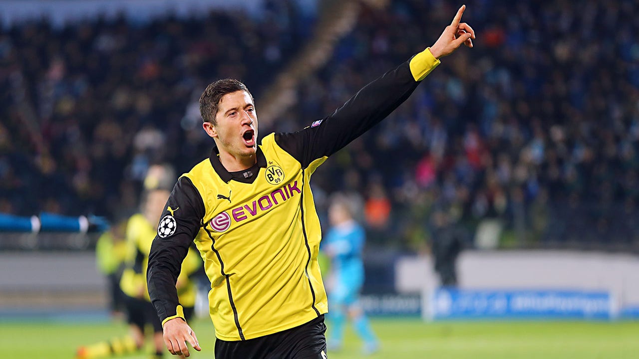 Dortmund wins 4-2 at Zenit in Champions League